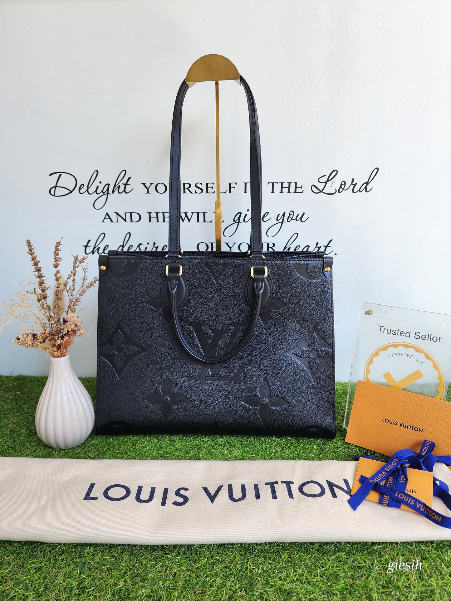 Louis Vuitton OTG MM Black Empreiente