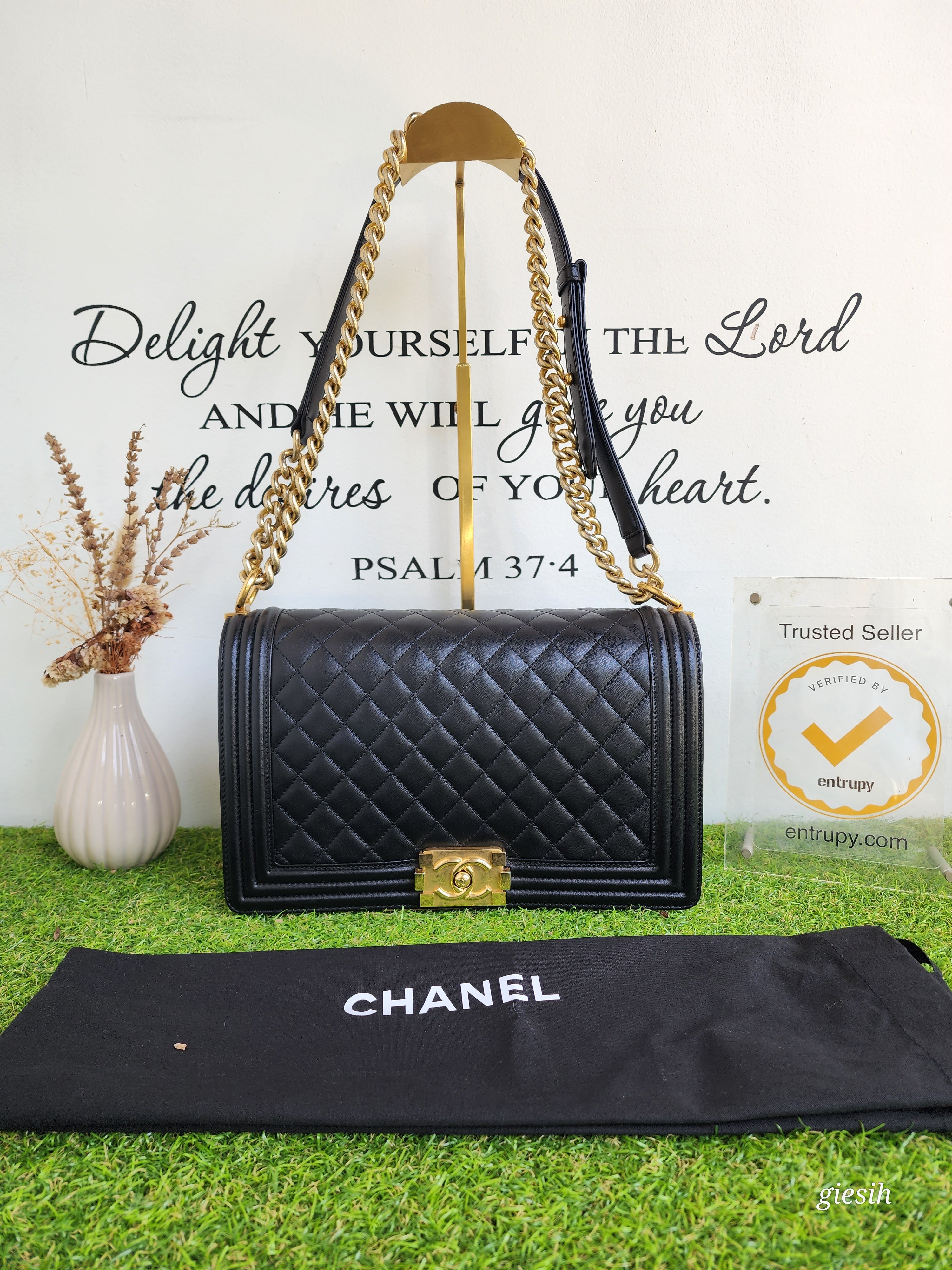 New medium best sale chanel boy bag