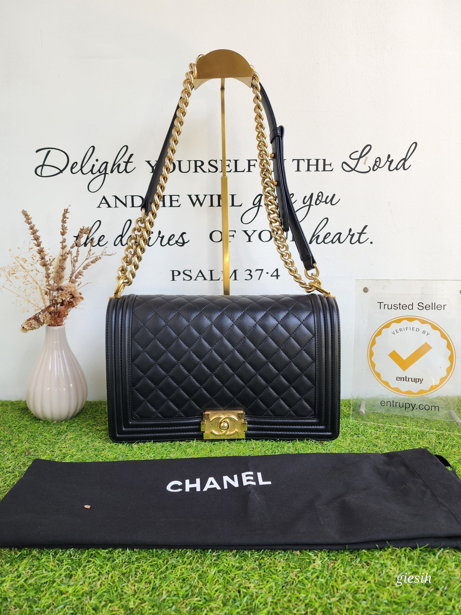 Chanel 18P Le Boy Old Medium Grey Caviar with brushed gold hardware -  VLuxeStyle