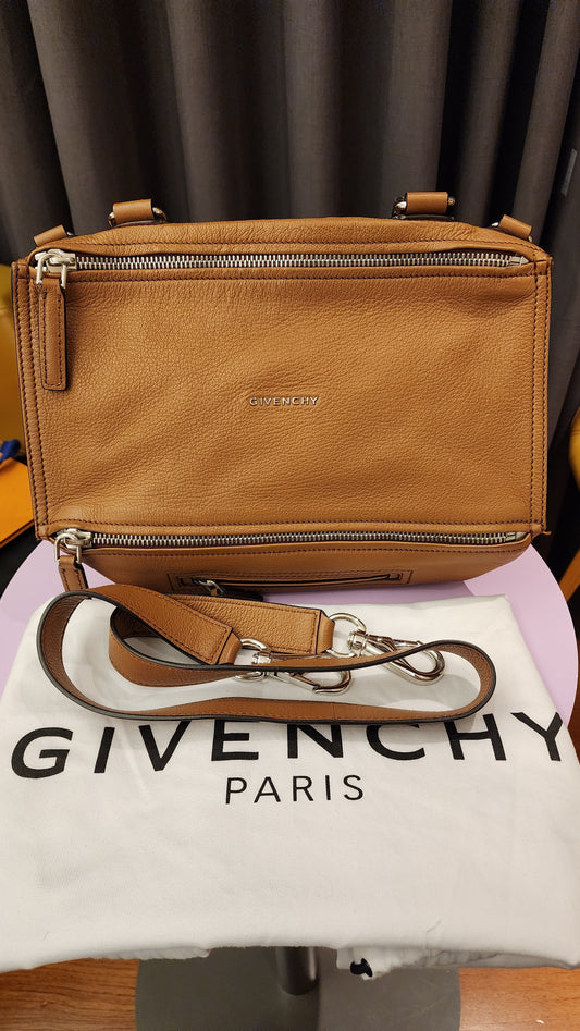 IN TRANSIT - GIVENCHY MEDIUM PANDORA