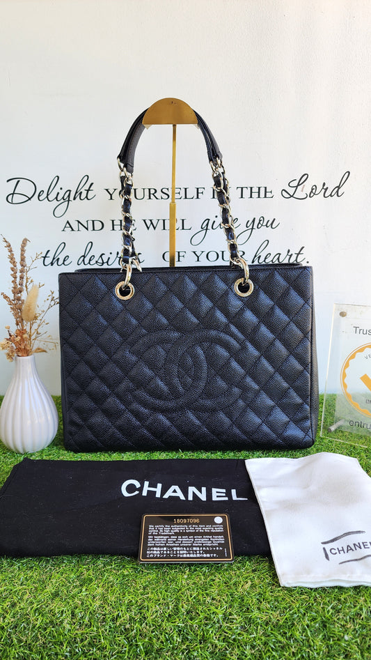 CHANEL GST BLACK SHW