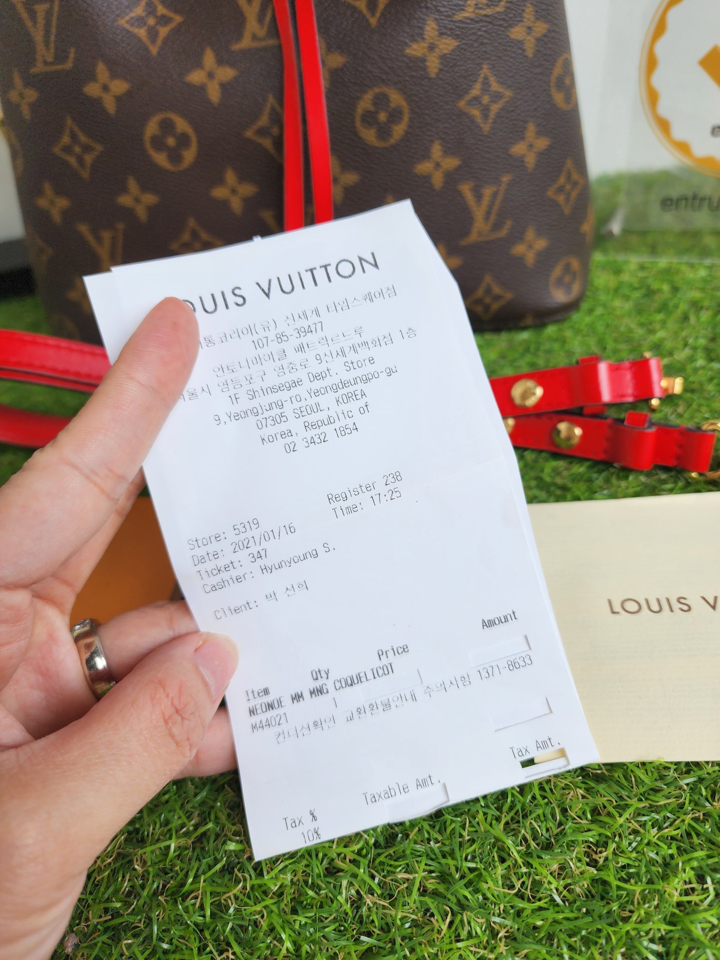 LOUIS VUITTON NEONOE MONOGRAM