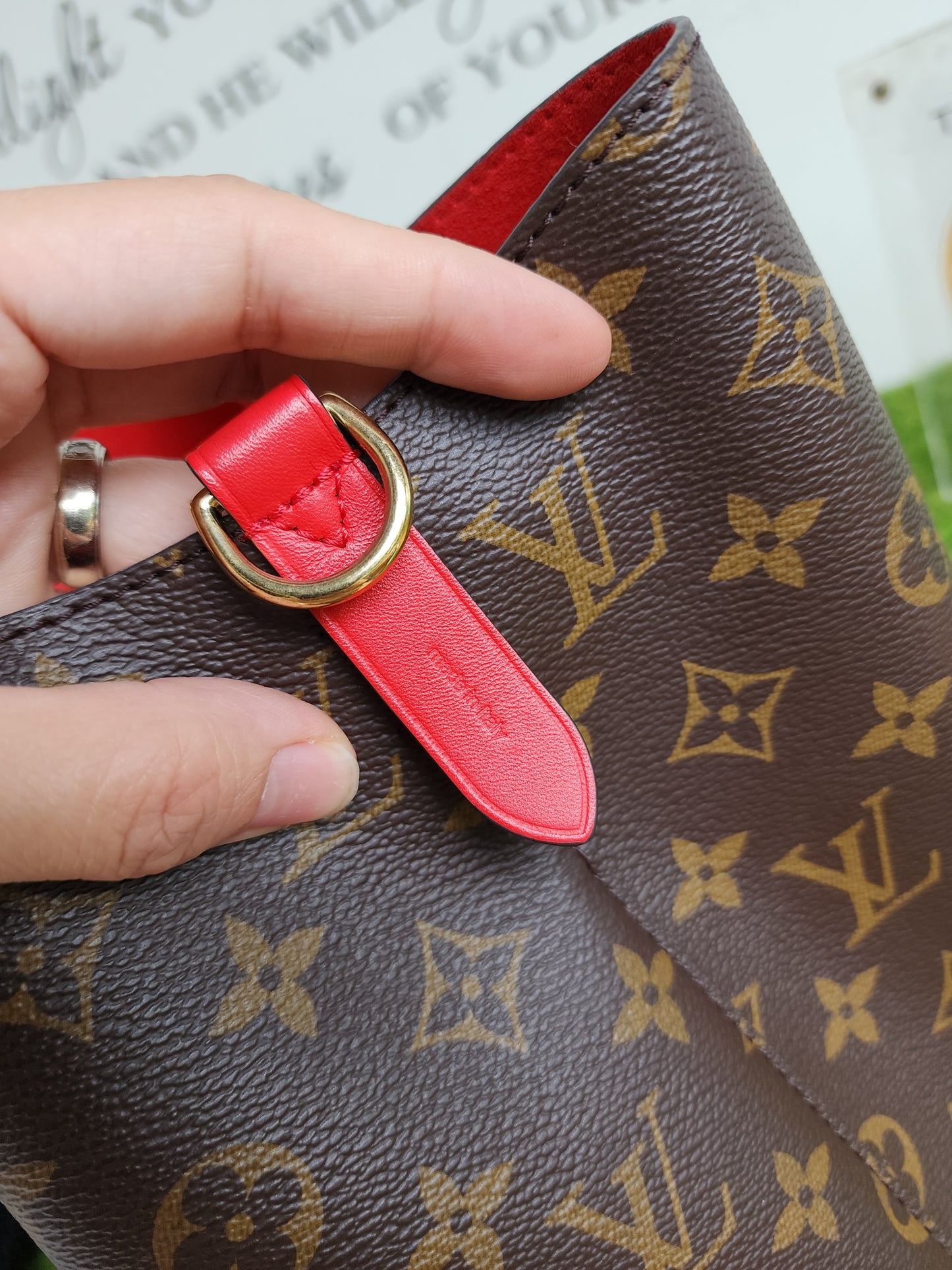 LOUIS VUITTON NEONOE MONOGRAM