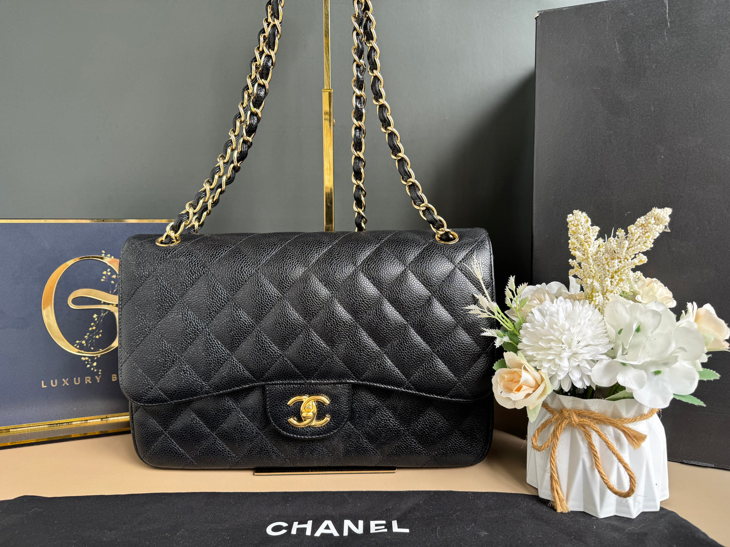 CHANEL CLASSIC JUMBO FLAP