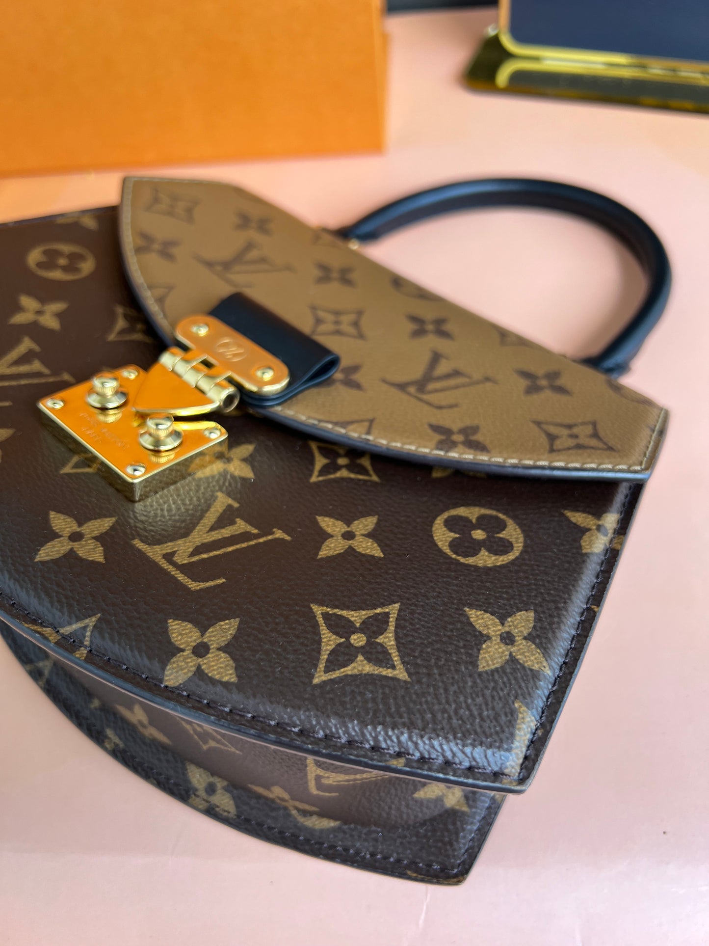 LOUIS VUITTON TILSITT REVERSE MONOGRAM