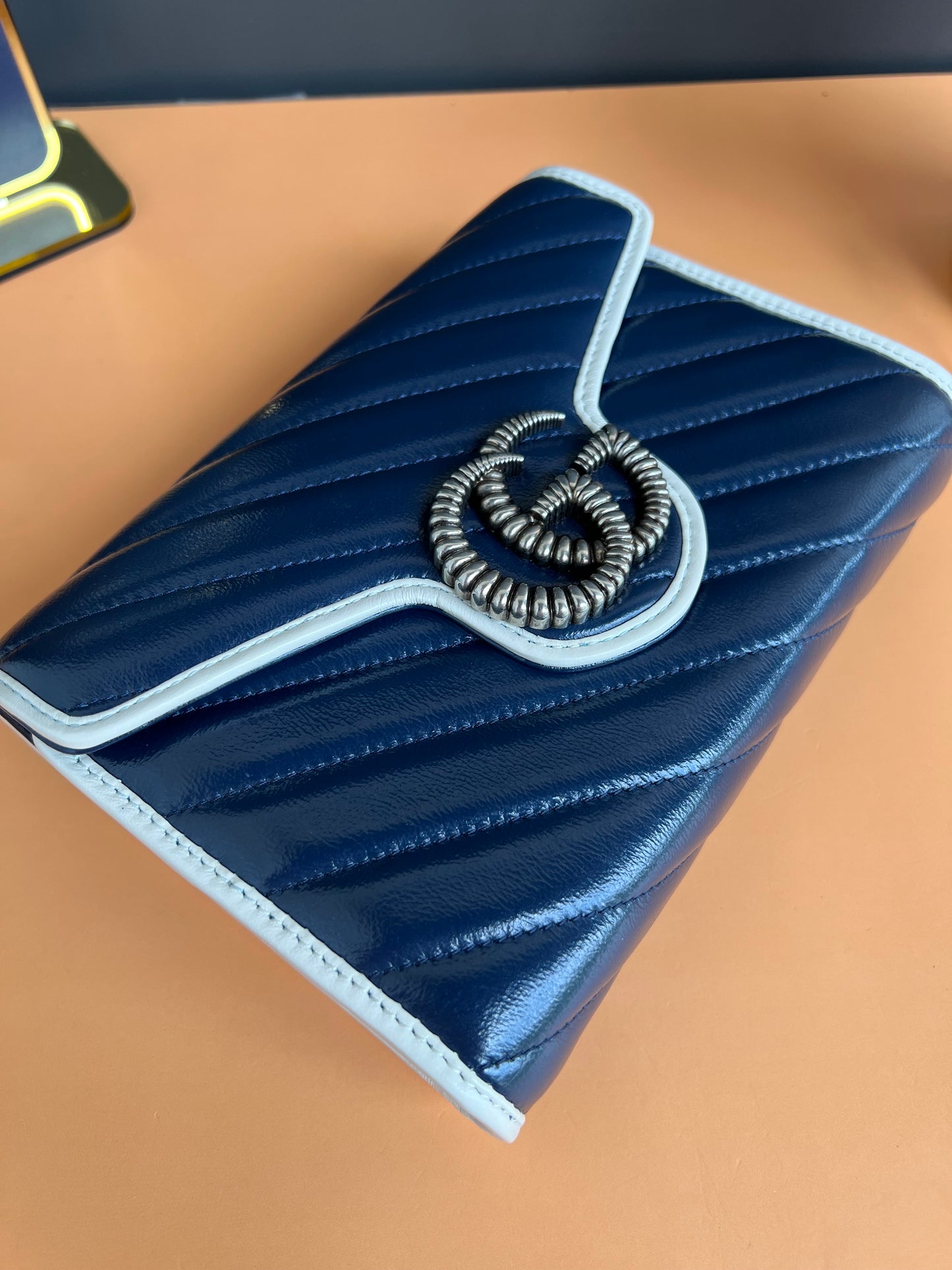 GUCCI MARMONT WALLET ON CHAIN