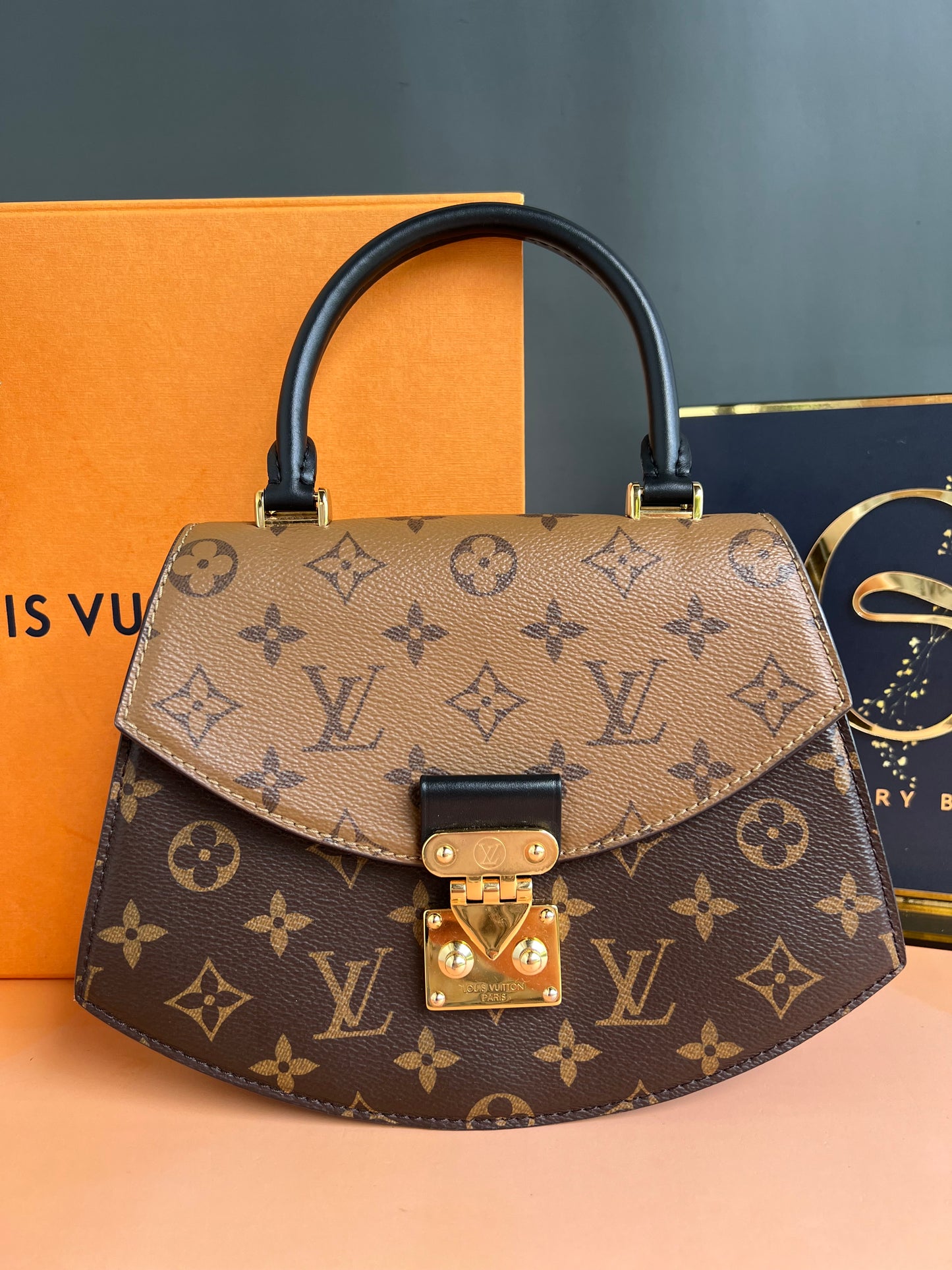 LOUIS VUITTON TILSITT REVERSE MONOGRAM