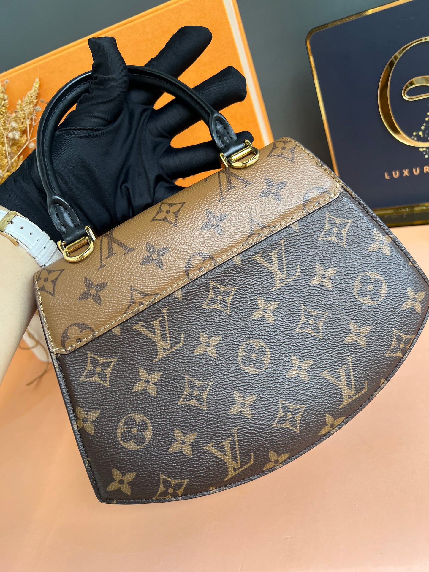 LOUIS VUITTON TILSITT REVERSE MONOGRAM