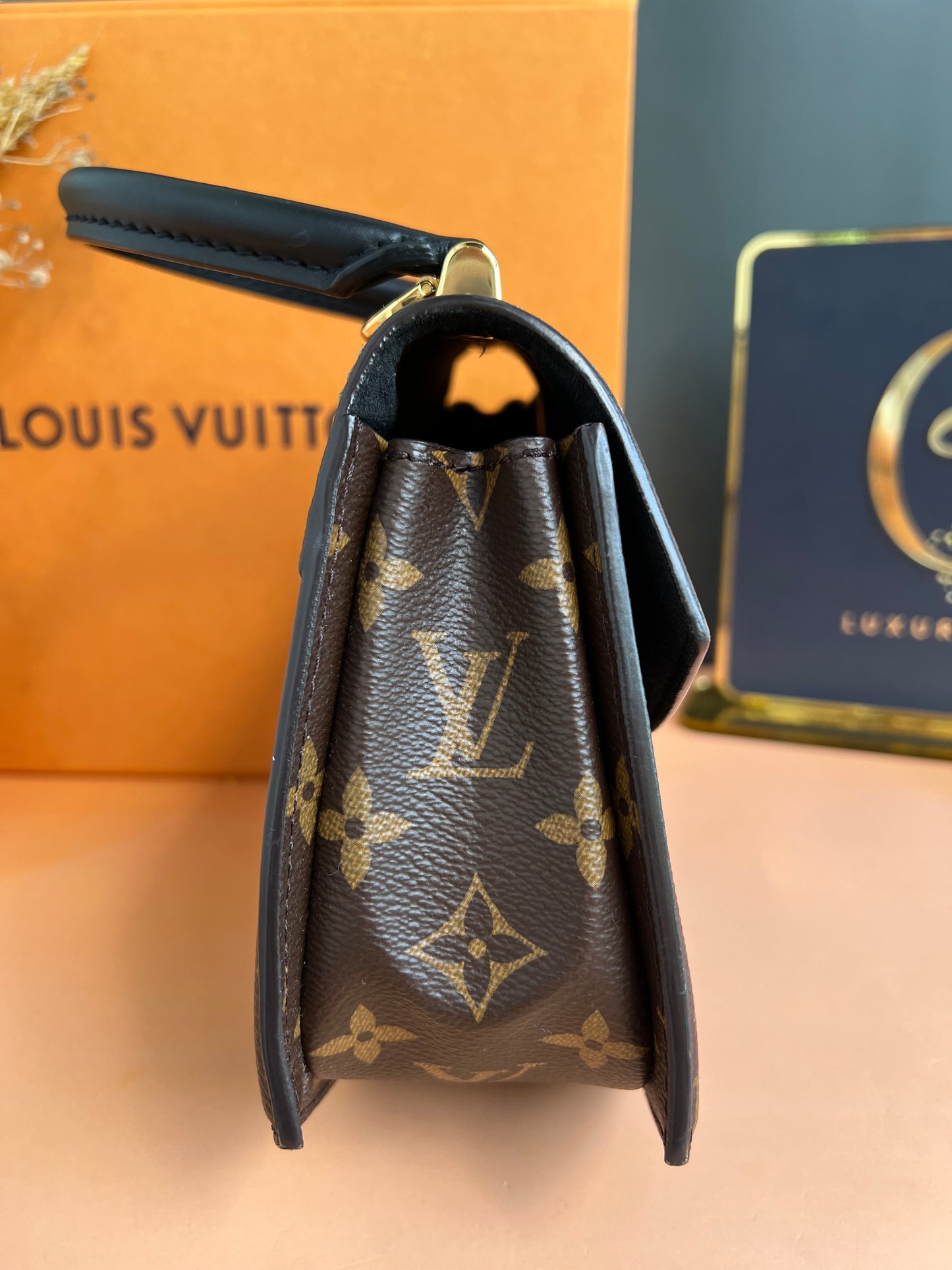 LOUIS VUITTON TILSITT REVERSE MONOGRAM