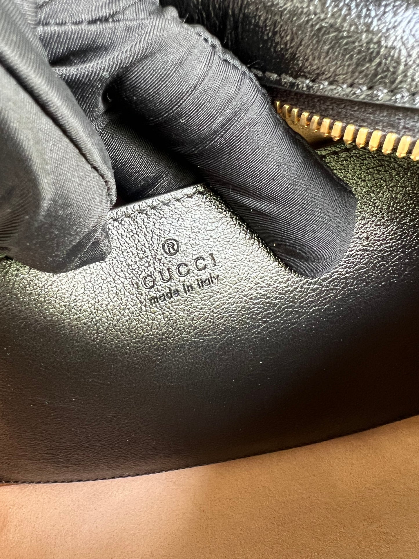 BRANDNEW GUCCI MARMONT CAMERA BAG