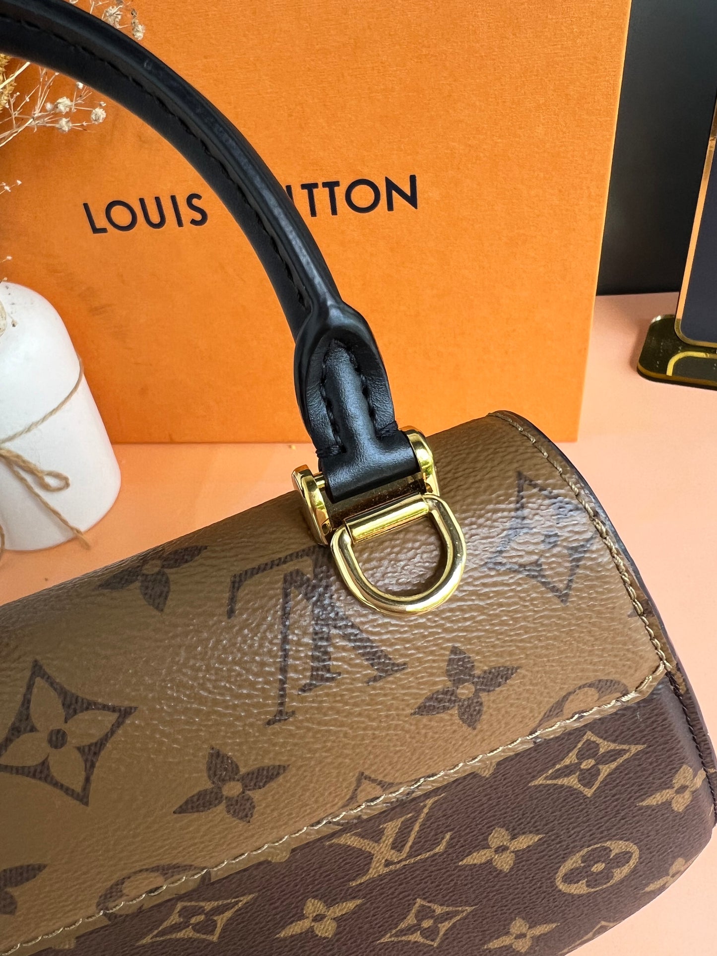 LOUIS VUITTON TILSITT REVERSE MONOGRAM