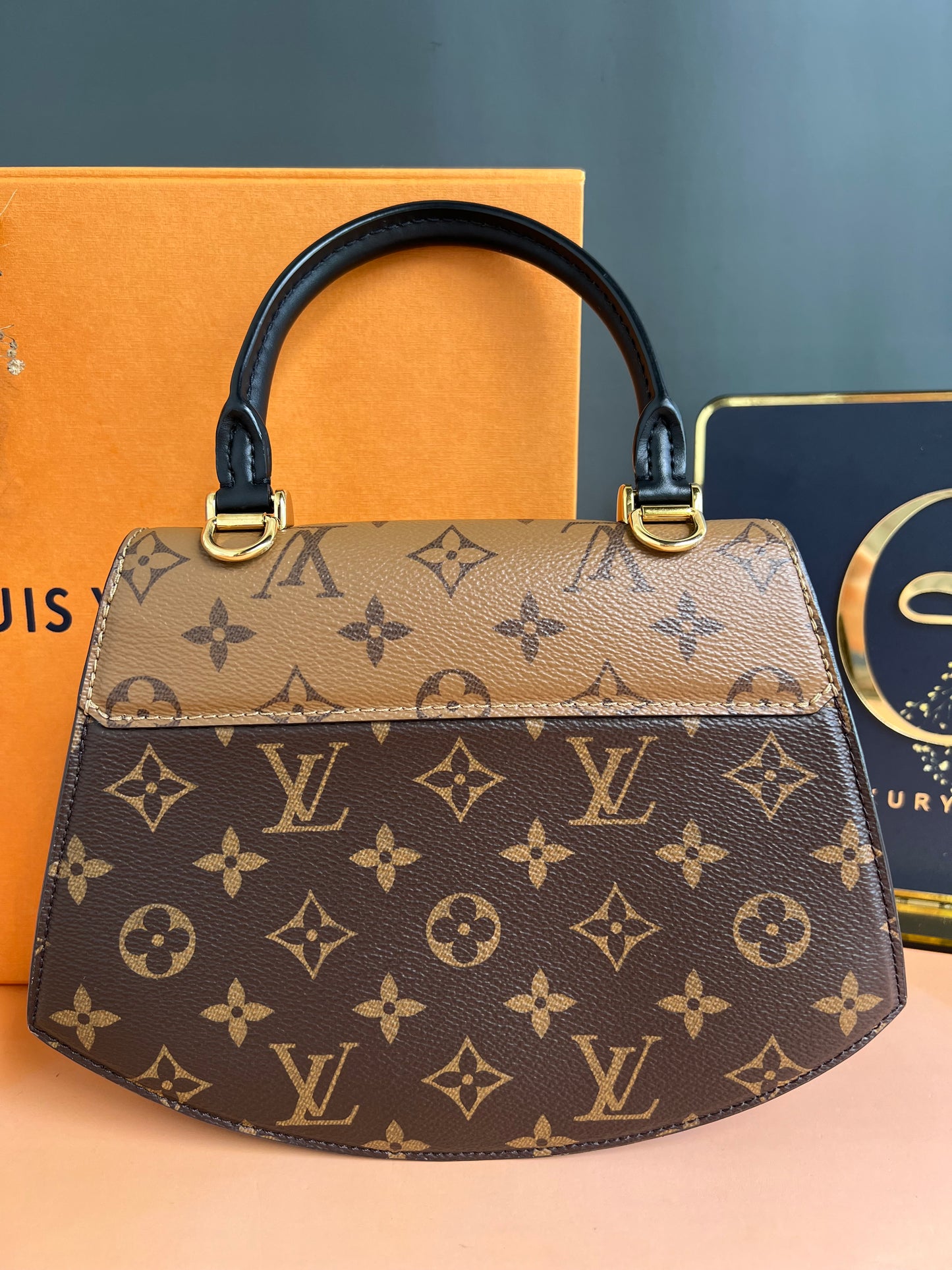 LOUIS VUITTON TILSITT REVERSE MONOGRAM