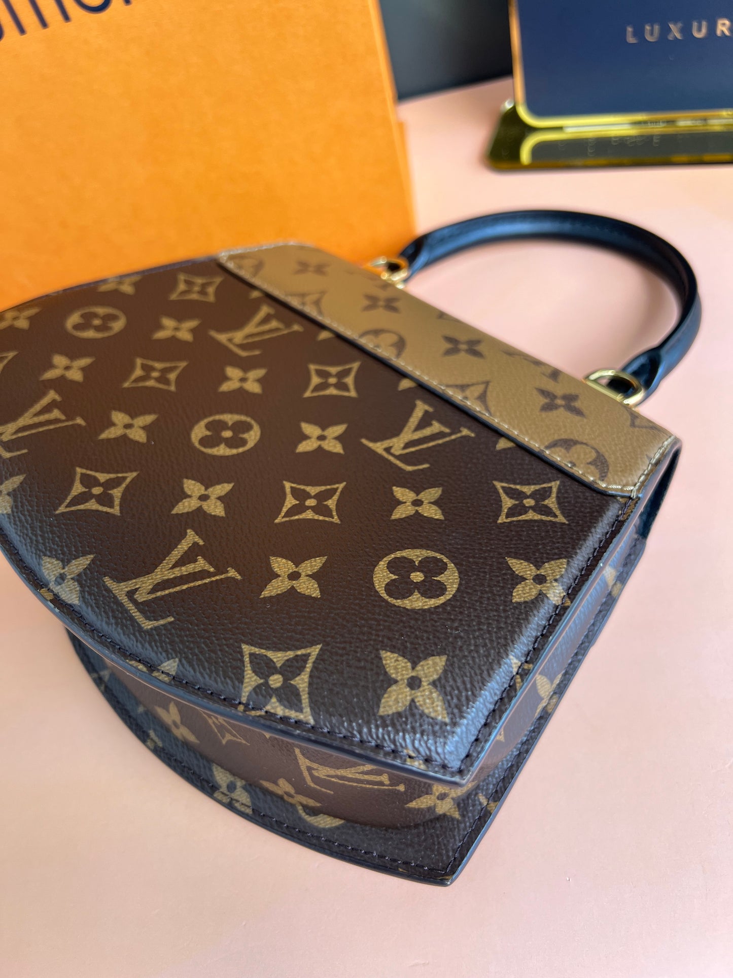 LOUIS VUITTON TILSITT REVERSE MONOGRAM