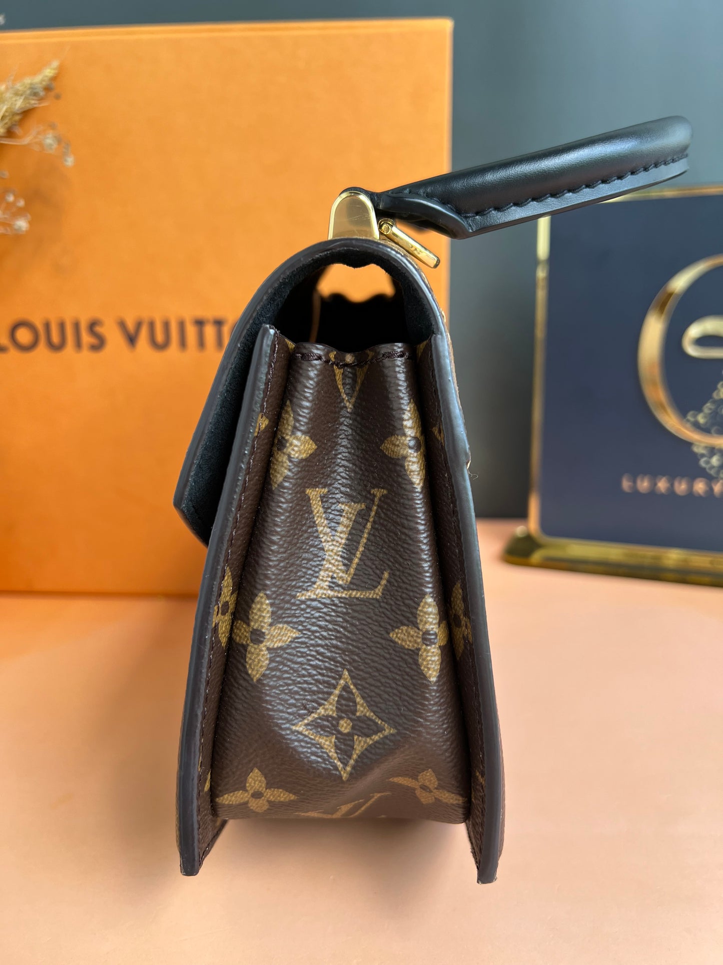 LOUIS VUITTON TILSITT REVERSE MONOGRAM