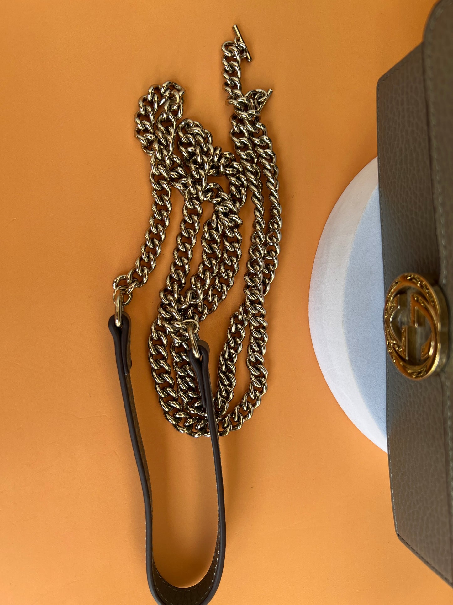 GUCCI INTERLOCK WALLET ON CHAIN