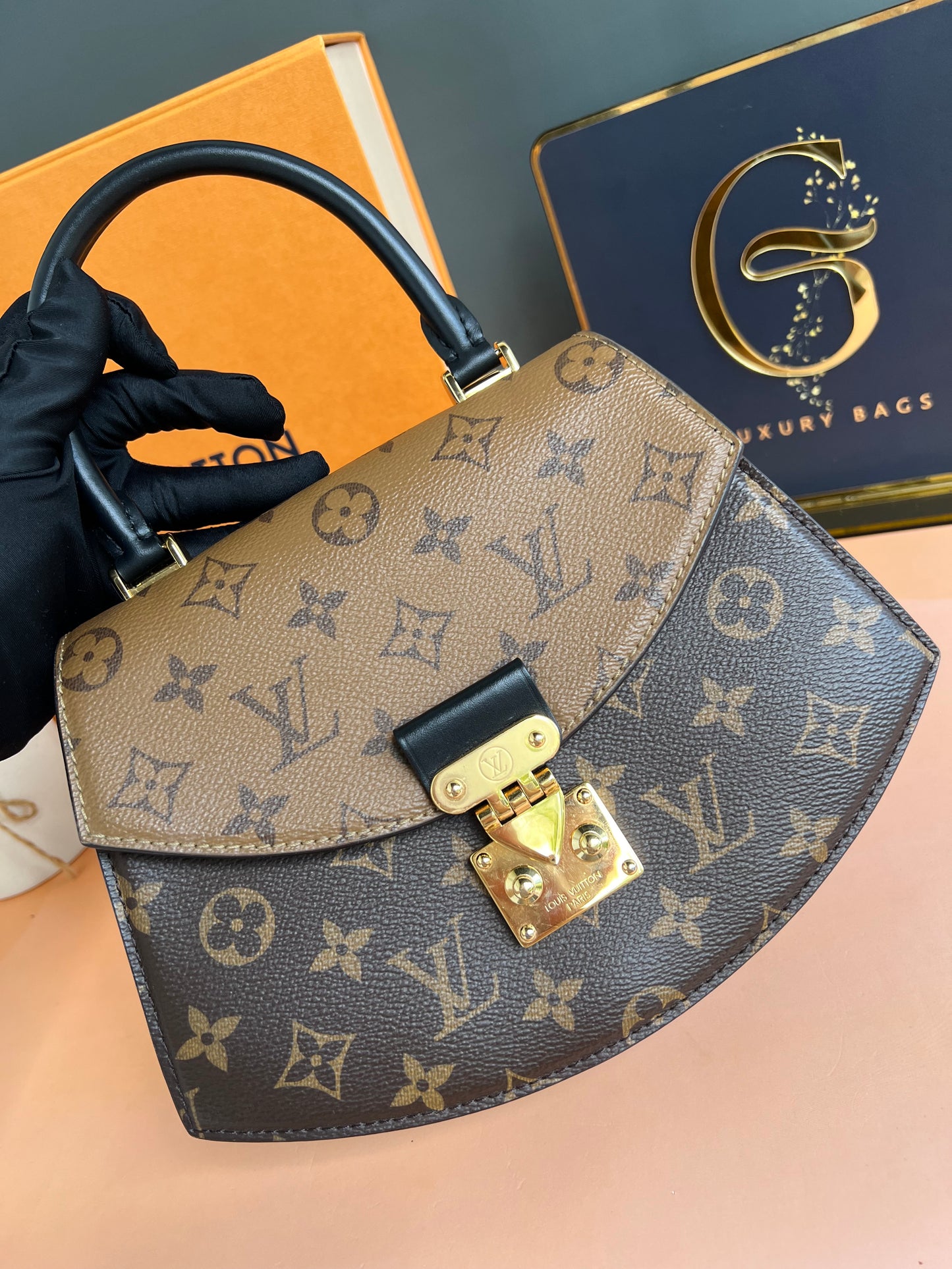 LOUIS VUITTON TILSITT REVERSE MONOGRAM