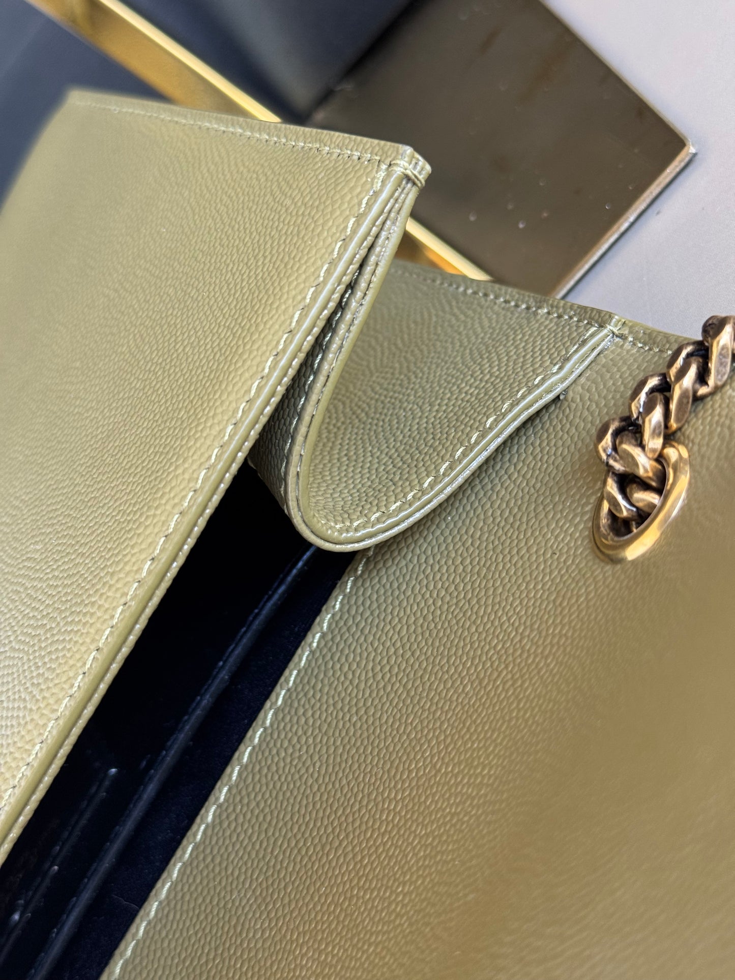 YSL KATE MEDIUM