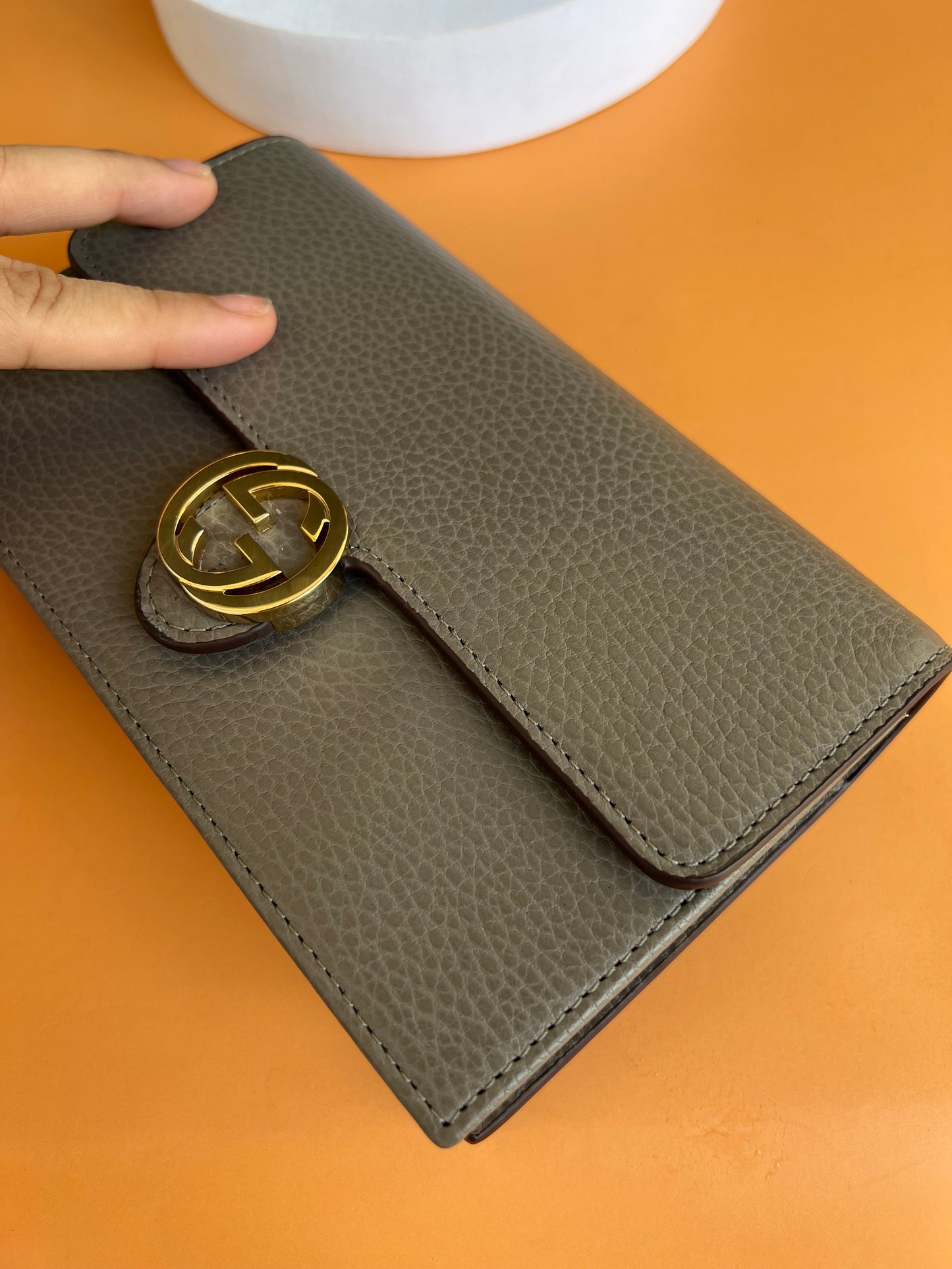 GUCCI INTERLOCK WALLET ON CHAIN