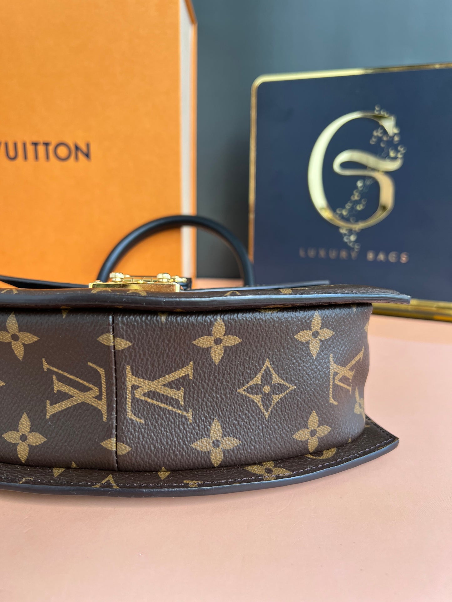 LOUIS VUITTON TILSITT REVERSE MONOGRAM