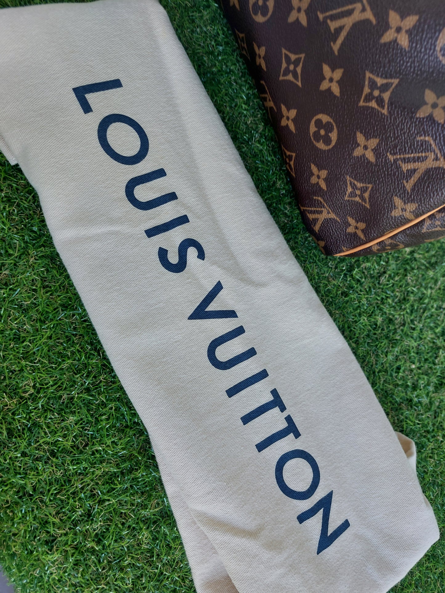 Louis Vuitton Bandouliere 30