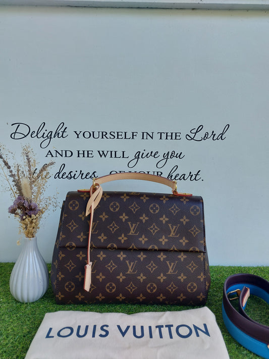 Louis Vuitton Cluny MM monogram