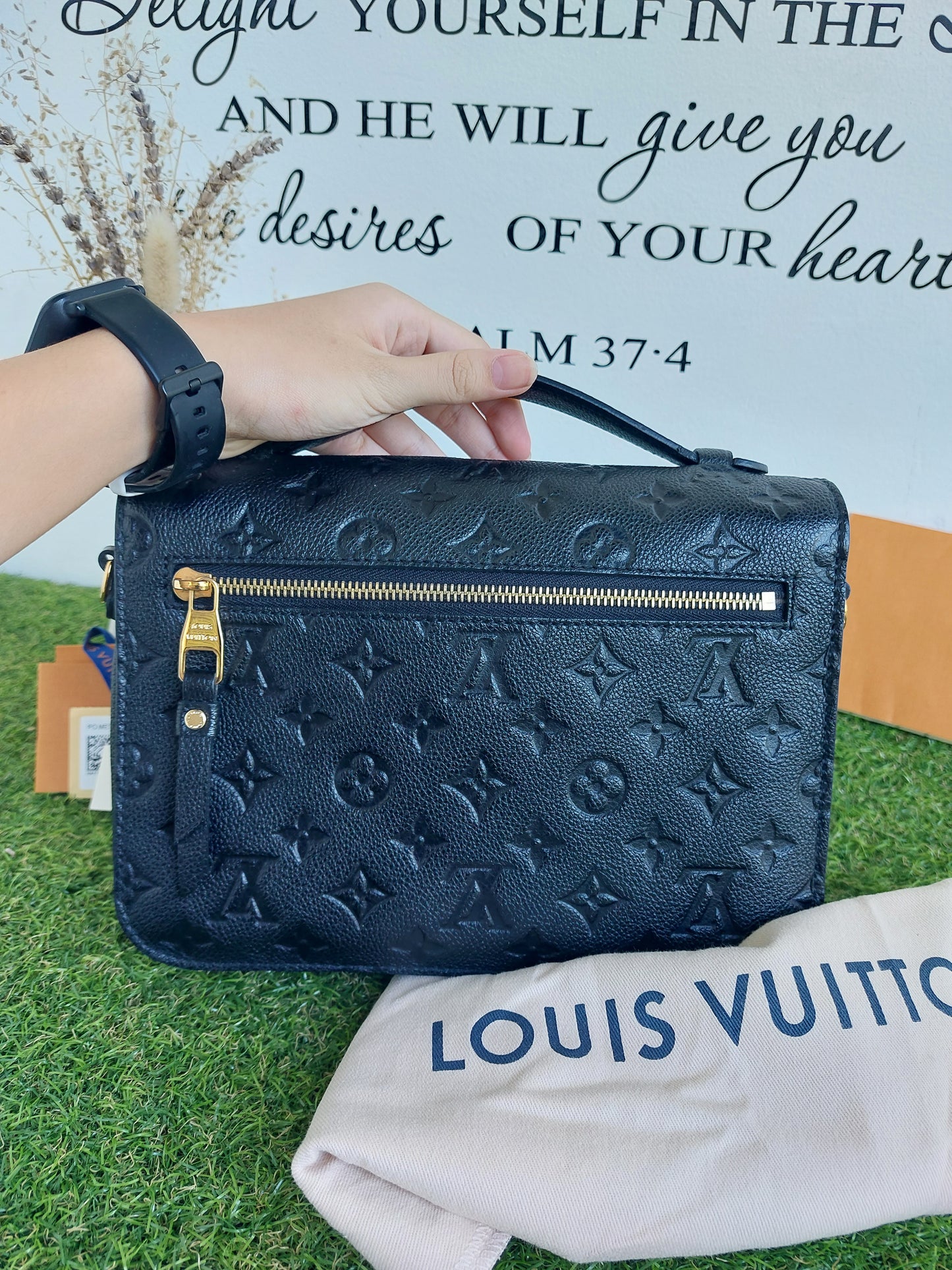 Louis Vuitton Pochette Metis