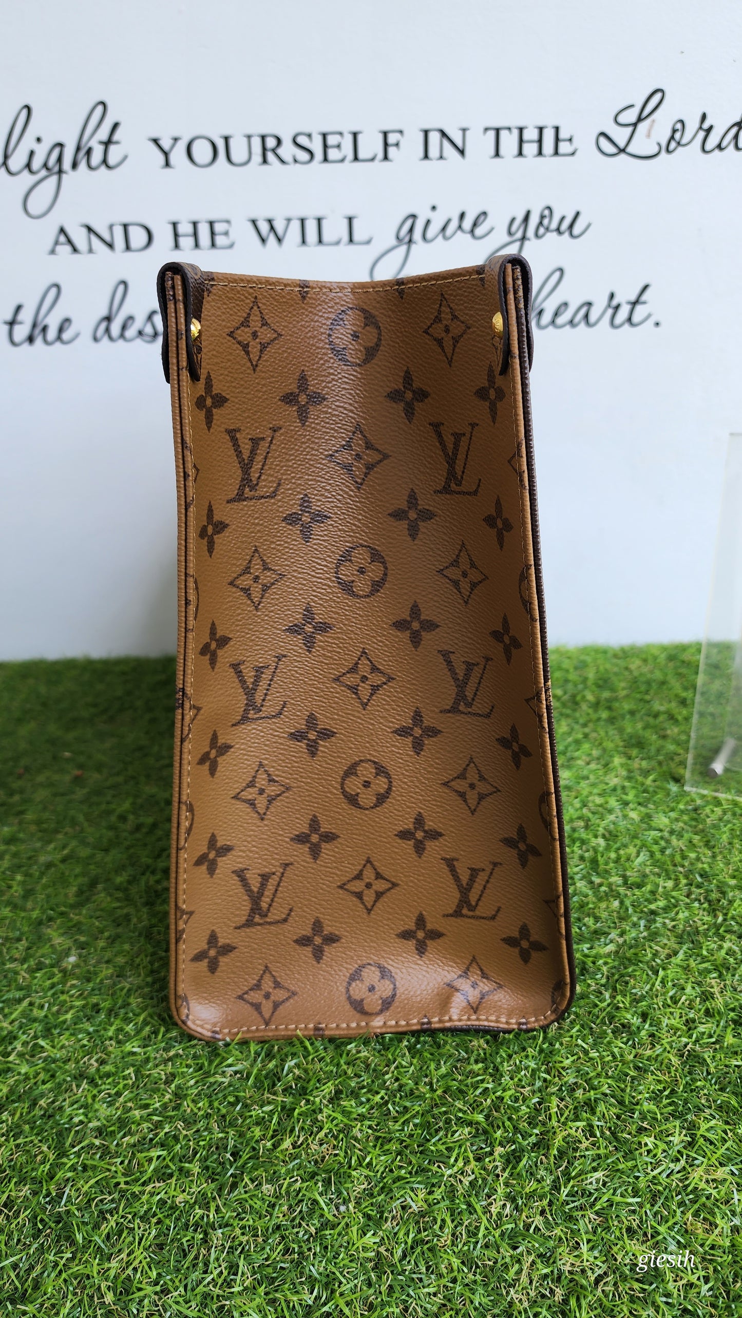 Louis Vuitton OTG MM Reverse Monogram