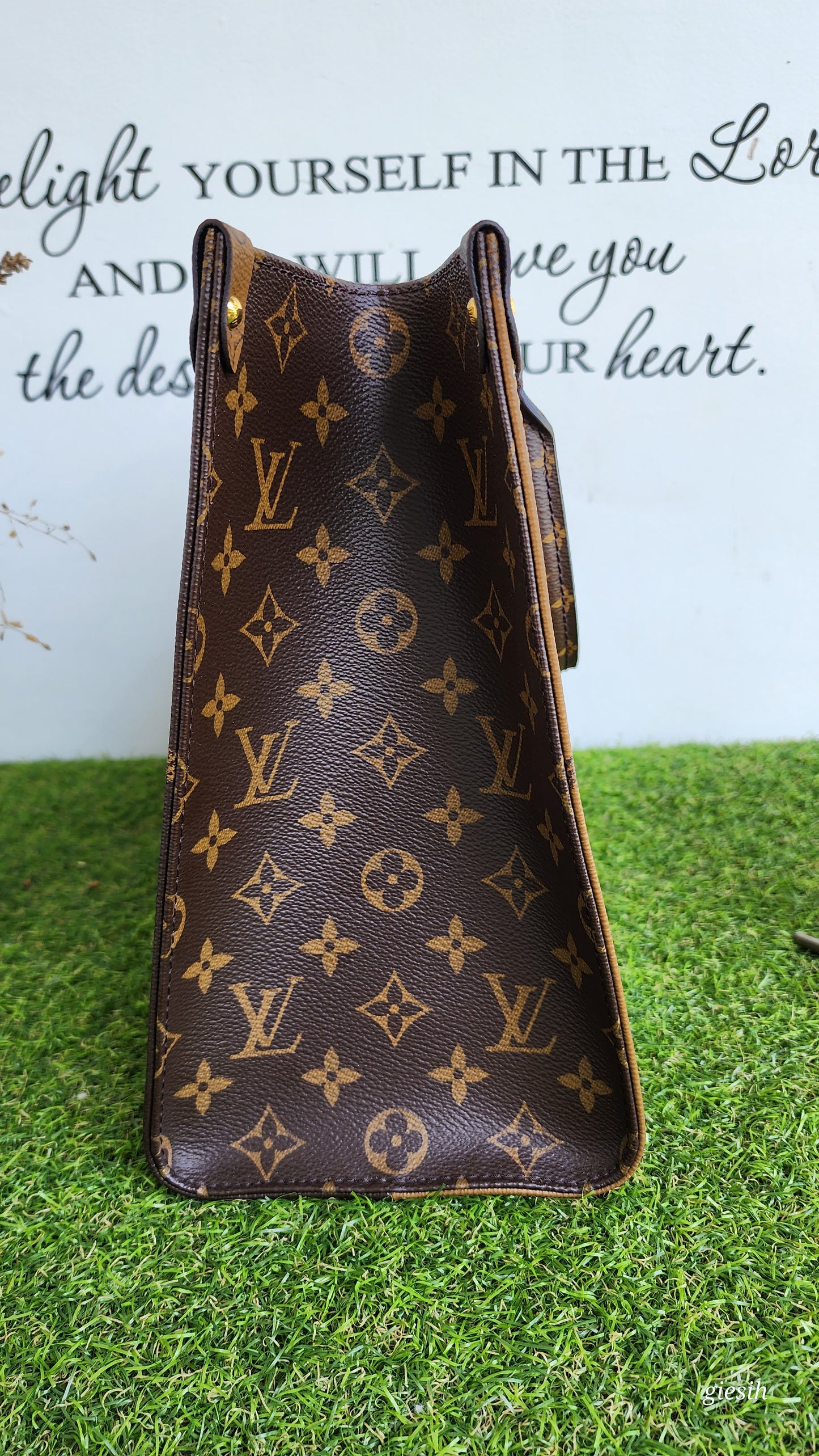 Louis Vuitton OTG MM Reverse Monogram