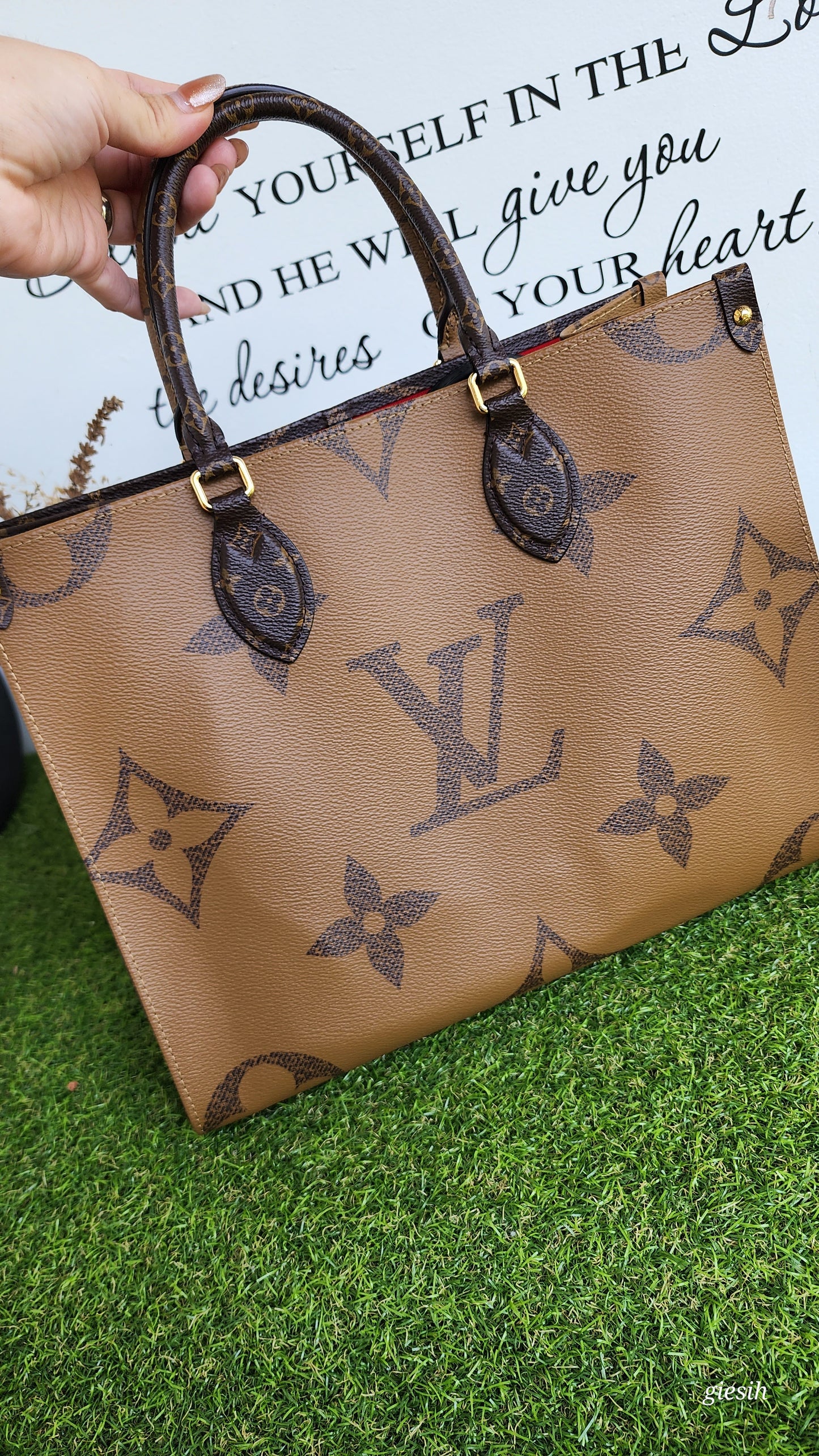 Louis Vuitton OTG MM Reverse Monogram