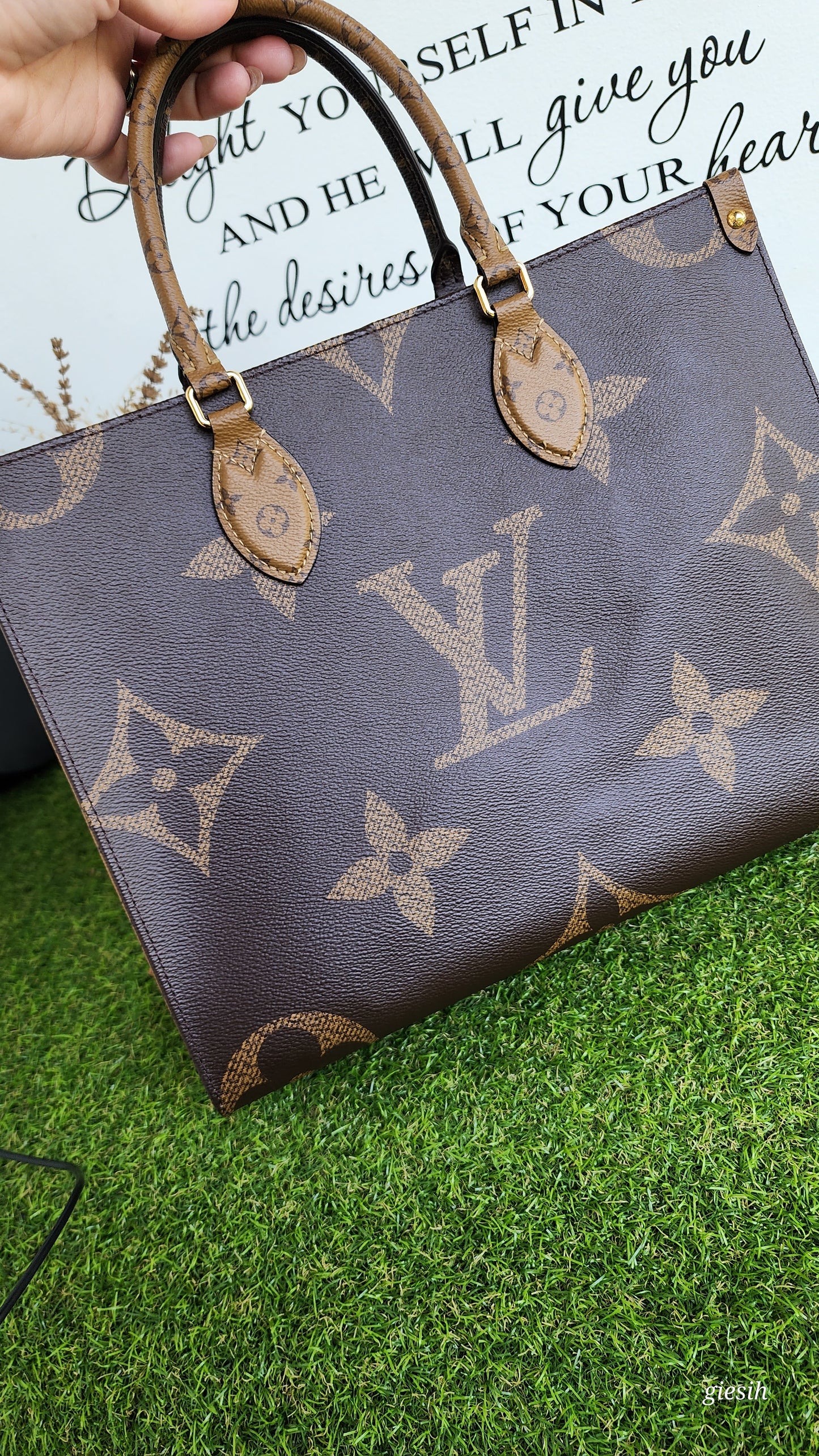 Louis Vuitton OTG MM Reverse Monogram