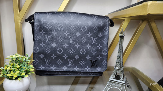 Louis Vuitton District PM