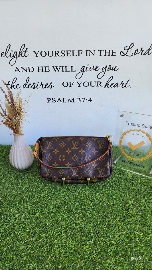 Louis Vuitton Pochette Monogram