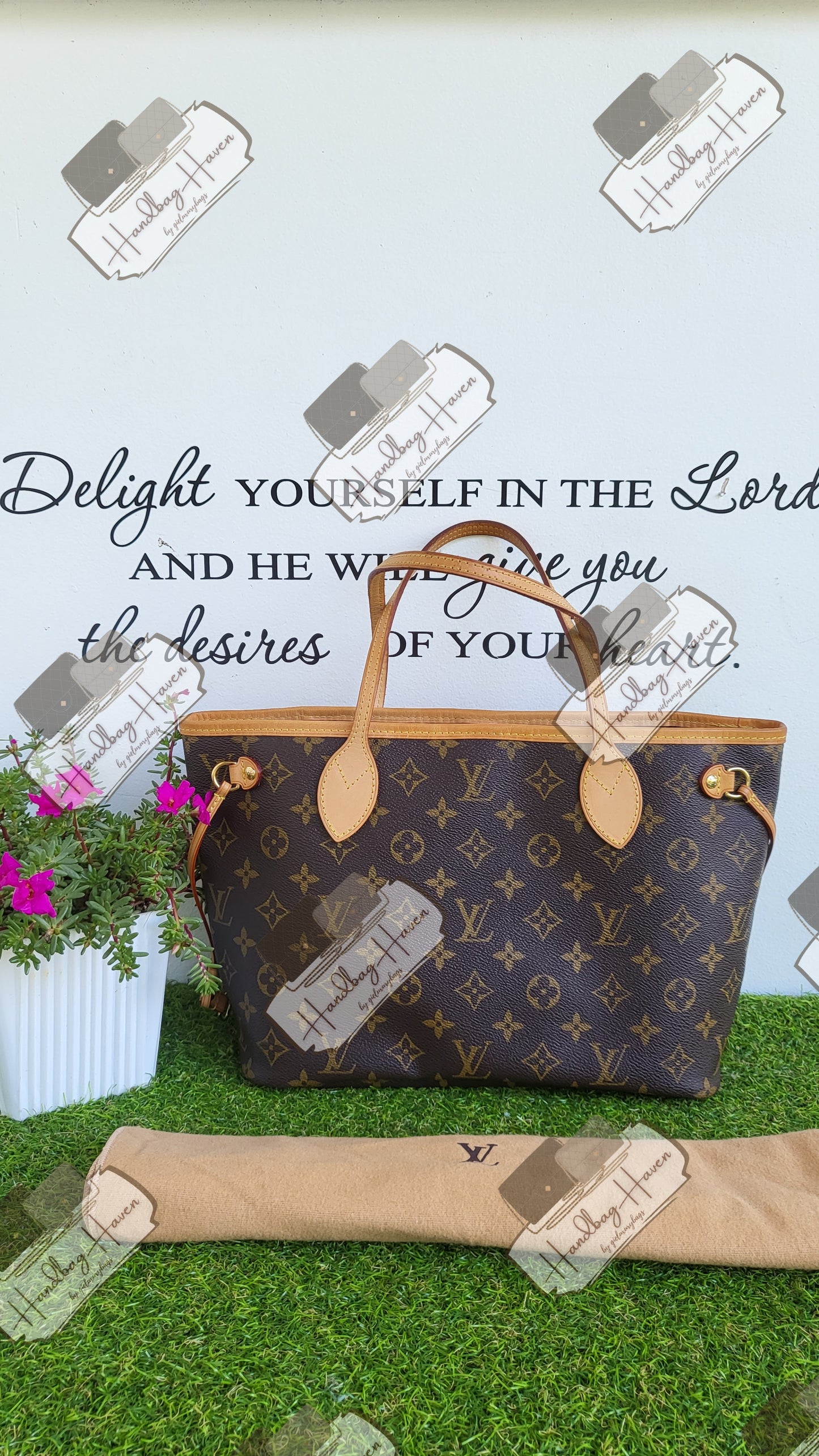 Louis Vuitton Neverfull PM