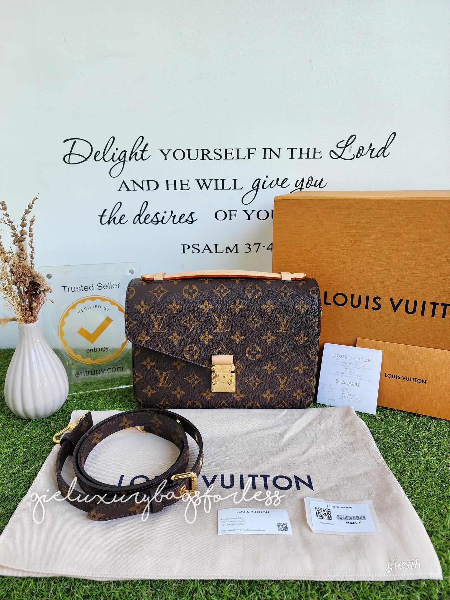 Louis Vuitton Pochette Metis Monogram